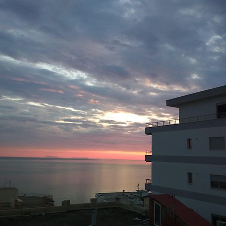 Apartments & Hotel Eleanna Sarandë Exterior foto