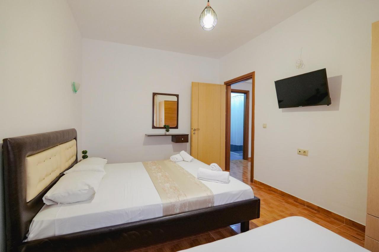 Apartments & Hotel Eleanna Sarandë Exterior foto