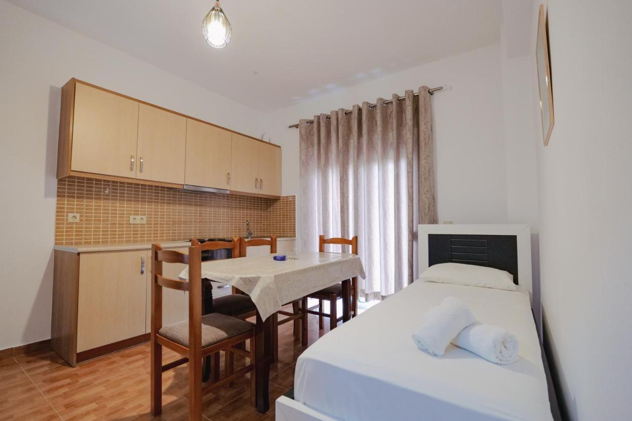 Apartments & Hotel Eleanna Sarandë Exterior foto
