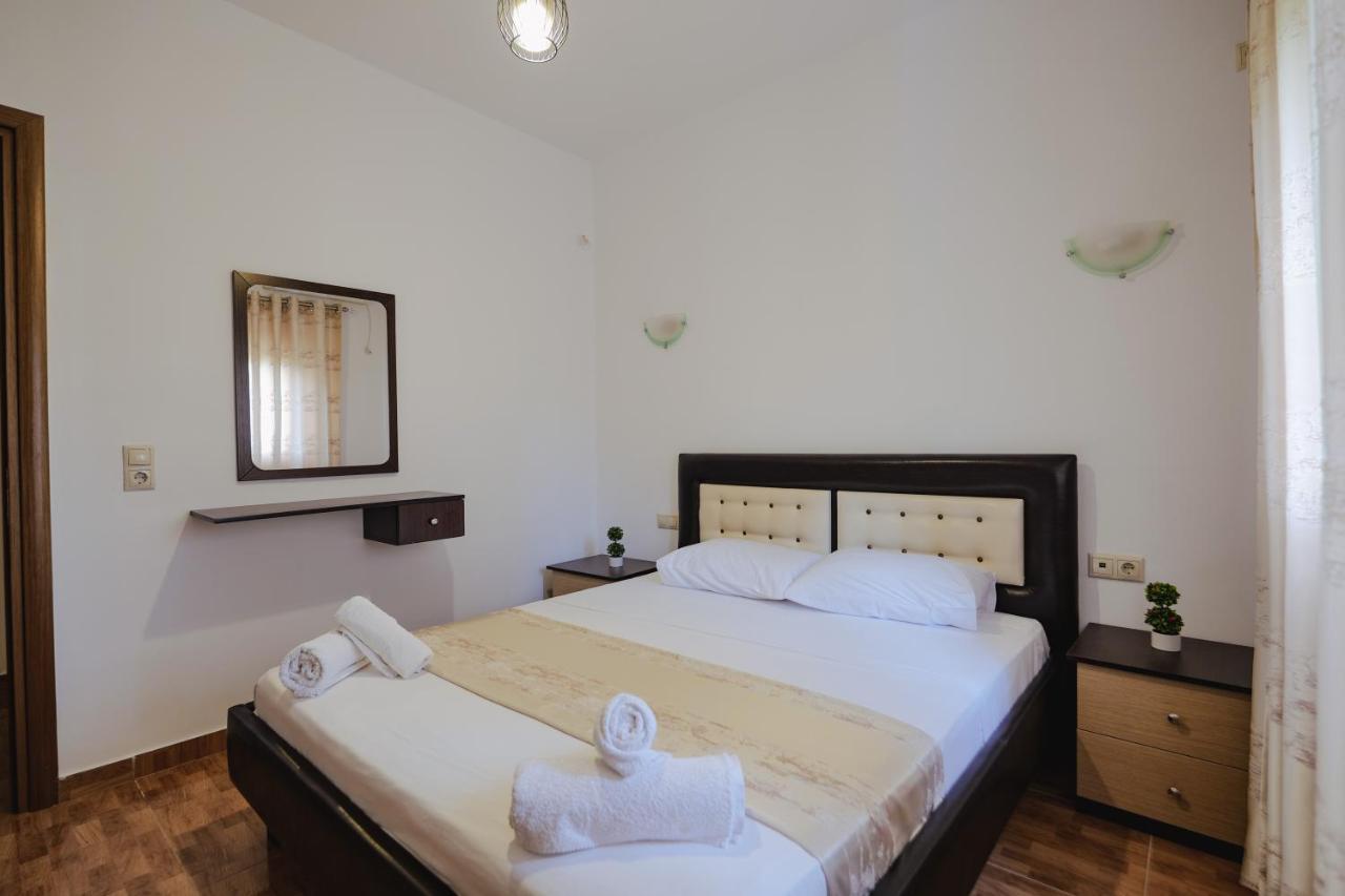 Apartments & Hotel Eleanna Sarandë Exterior foto