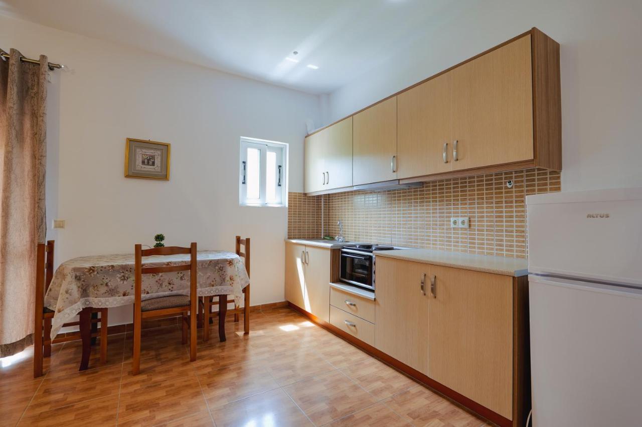 Apartments & Hotel Eleanna Sarandë Exterior foto