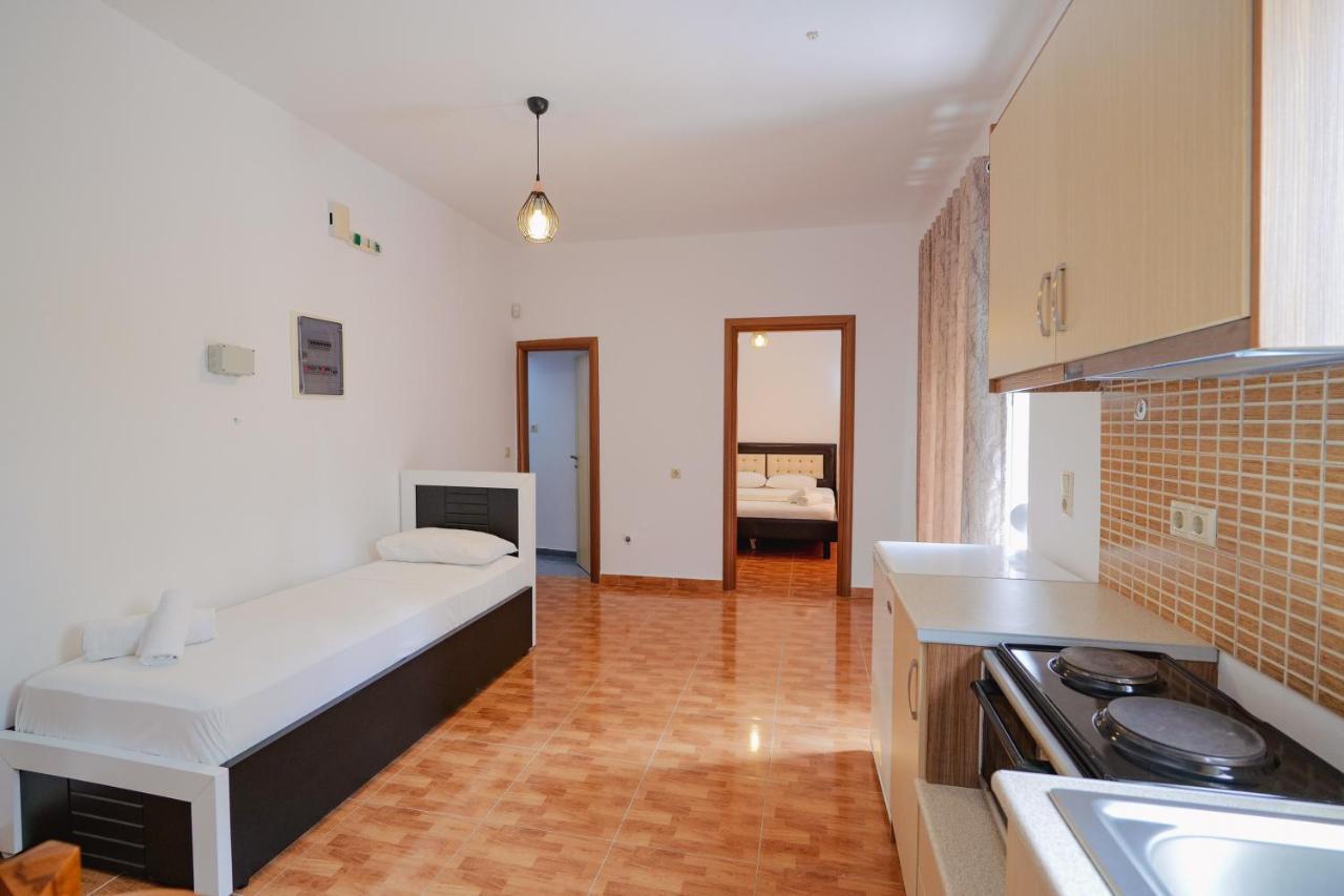 Apartments & Hotel Eleanna Sarandë Exterior foto