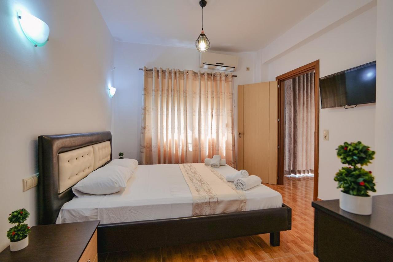 Apartments & Hotel Eleanna Sarandë Exterior foto