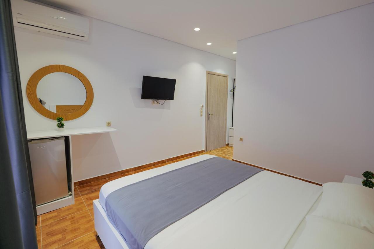 Apartments & Hotel Eleanna Sarandë Exterior foto