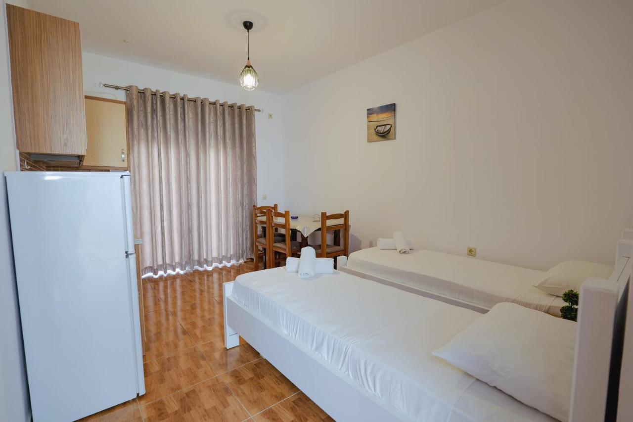 Apartments & Hotel Eleanna Sarandë Exterior foto