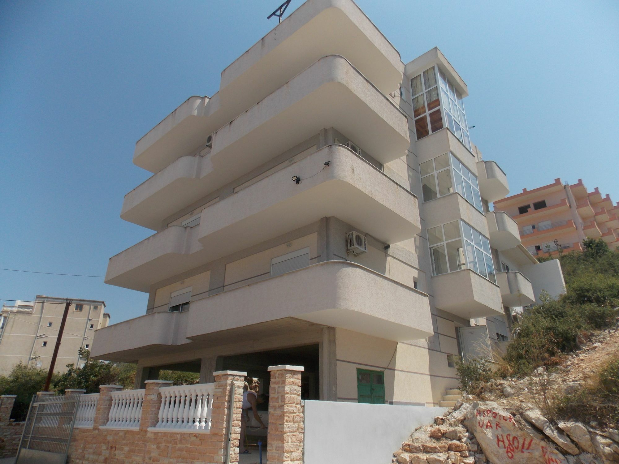 Apartments & Hotel Eleanna Sarandë Exterior foto